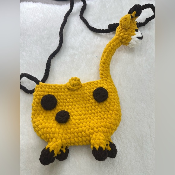 Yellow Giraffe Knit Crossbody Bag - Picture 5 of 6
